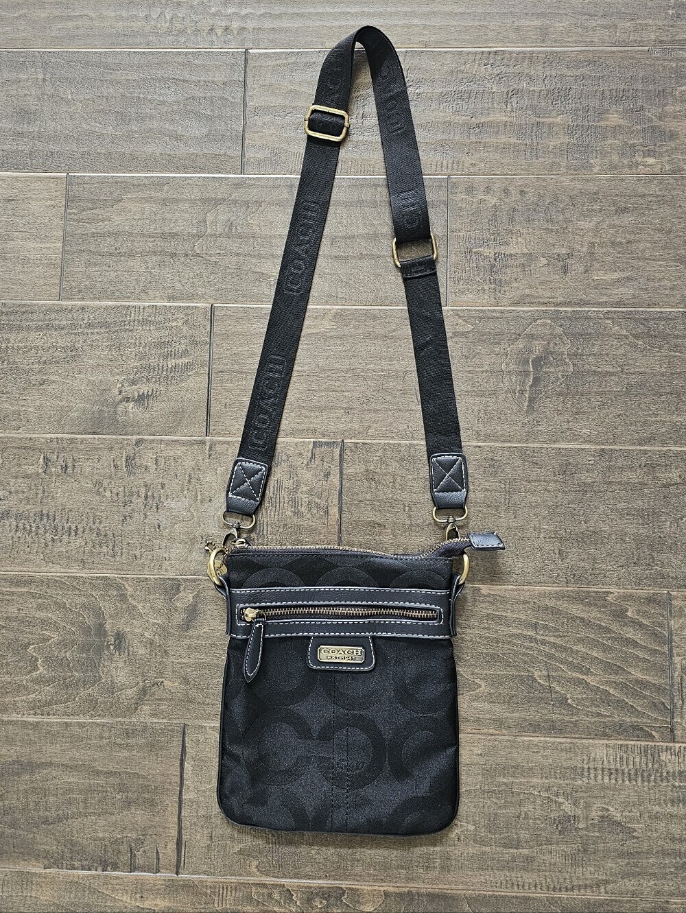 Coach Penelope Black Signature Swingback Crossbody Adjustable Strap